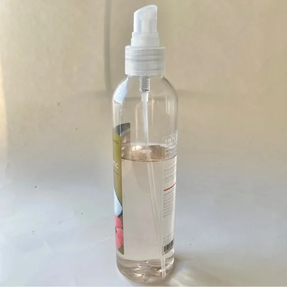 Used 65% Full Bath & Body Works Pleasures Exotic Coconut Body Splash Spray 8 Oz - Picture 2 of 4
